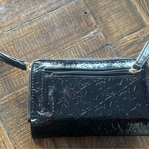 Kenneth Cole Reaction NWT  Black Patent Leather Wristlet - Picture 2 of 12